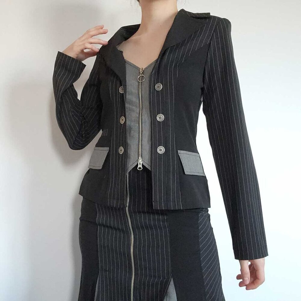 Vintage 90s black and grey gothic officecore striped blazer and skirt set - Picture 4 of 13